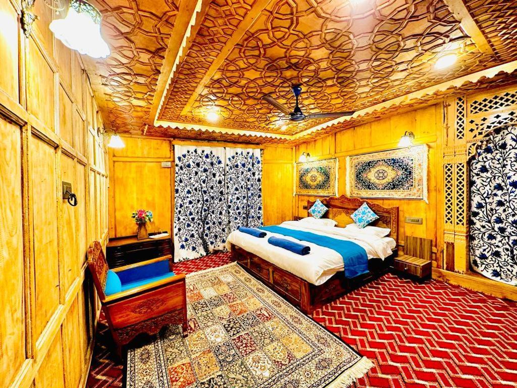 New Zealand Group Of Houseboats Hotel Srinagar  Bagian luar foto