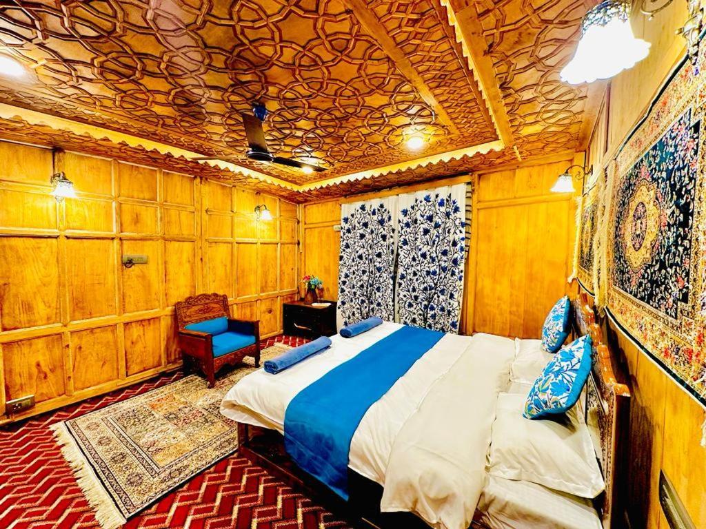 New Zealand Group Of Houseboats Hotel Srinagar  Bagian luar foto