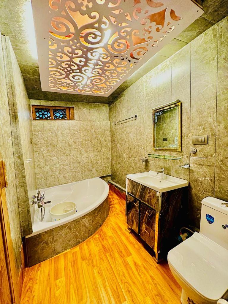 New Zealand Group Of Houseboats Hotel Srinagar  Bagian luar foto