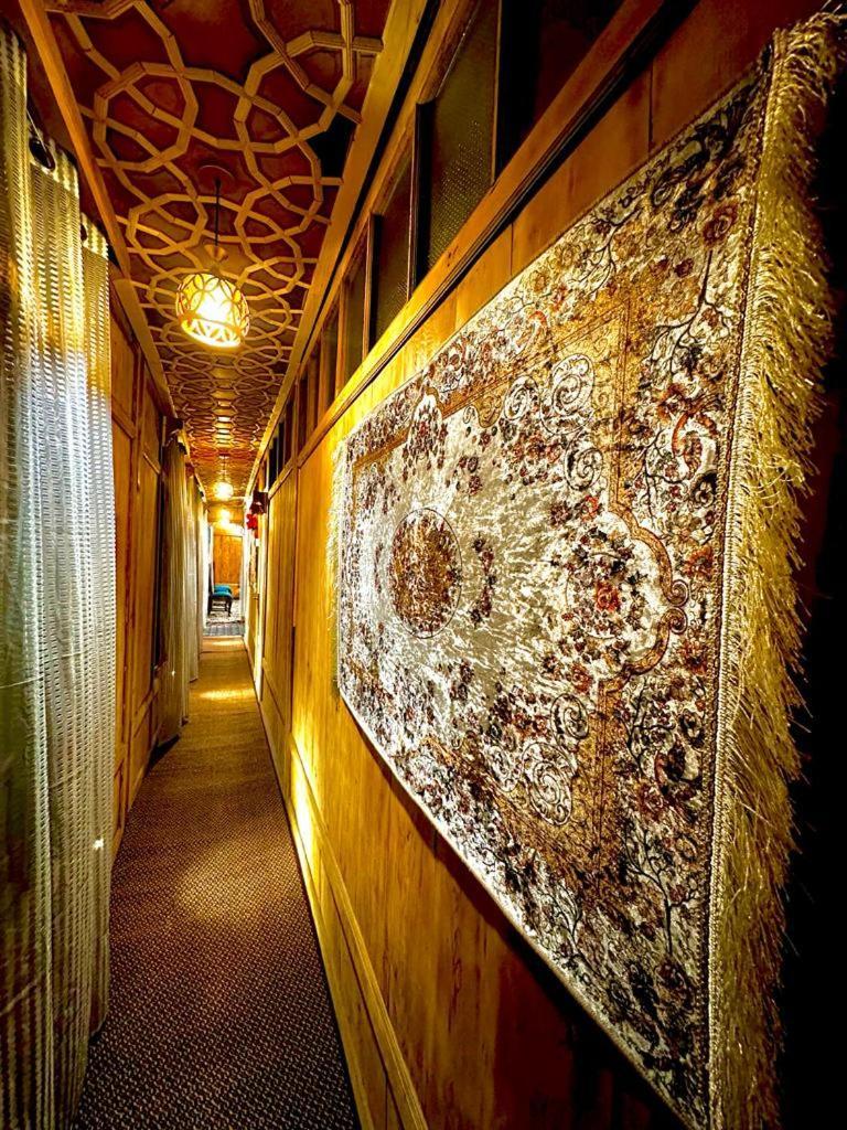 New Zealand Group Of Houseboats Hotel Srinagar  Bagian luar foto