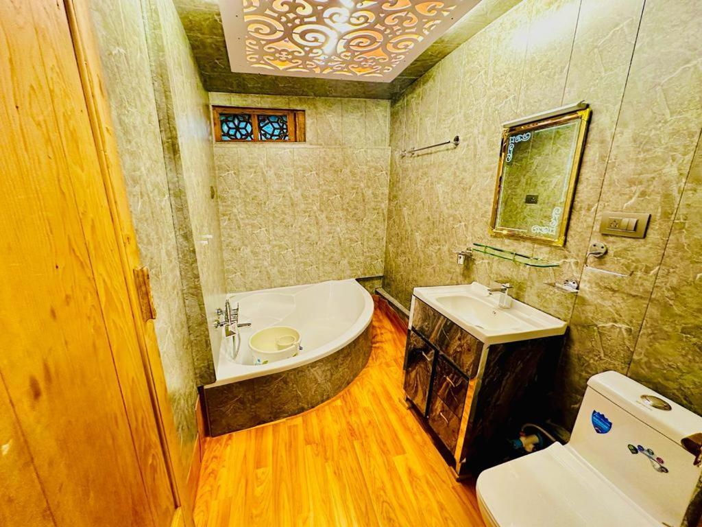 New Zealand Group Of Houseboats Hotel Srinagar  Bagian luar foto