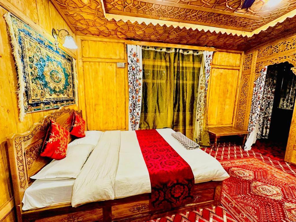 New Zealand Group Of Houseboats Hotel Srinagar  Bagian luar foto